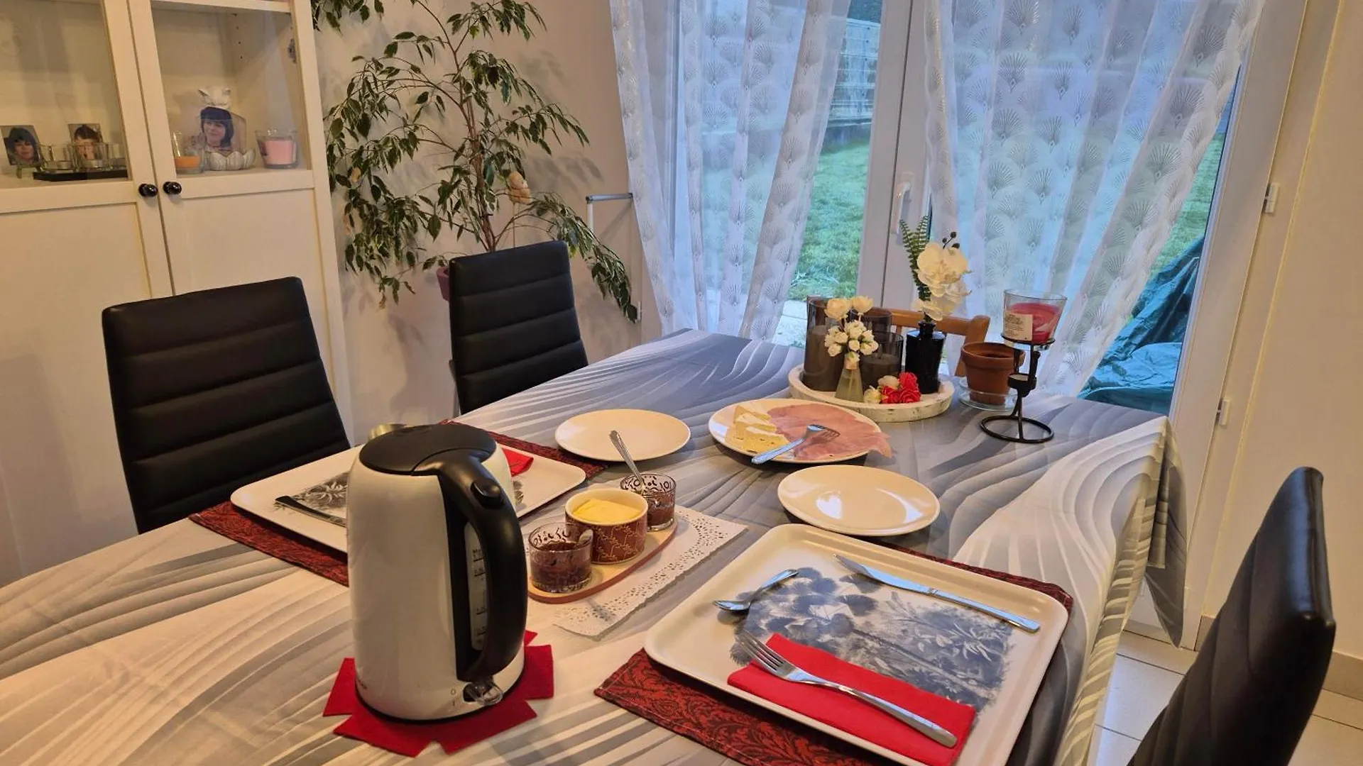 فندق مبيت وإفطار مبيت وإفطار Le Cloitre-Saint-Thegonnec Chez Ninie فرنسا